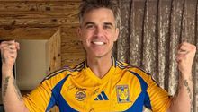 Robbie Williams sorprende y luce camiseta de Tigres previo a duelo con Cruz Azul