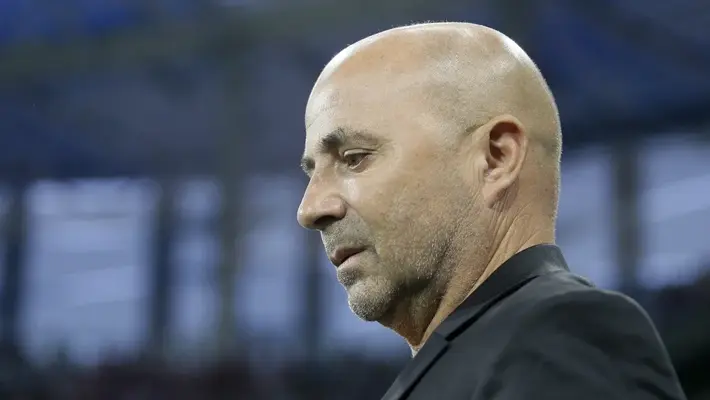 Sampaoli explota por burlas a su estatura; lo tuvieron que sacar del campo