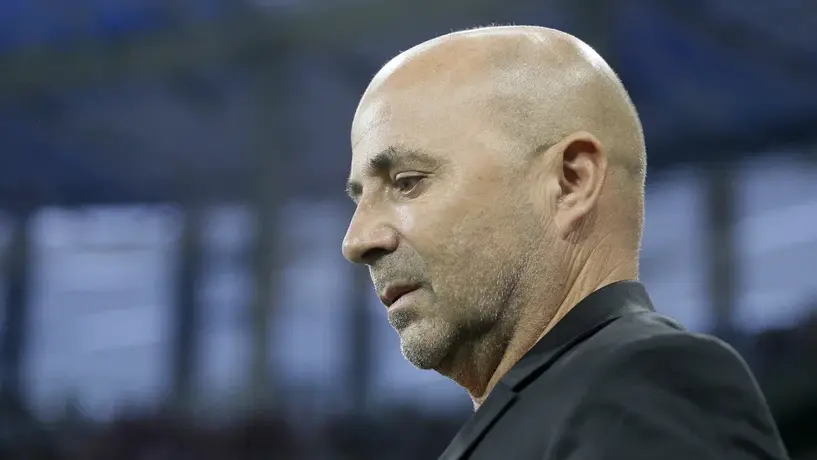 Sampaoli explota por burlas a su estatura; lo tuvieron que sacar del campo