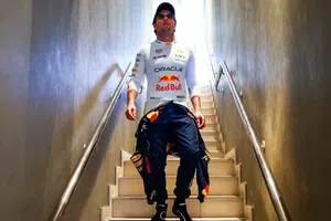 ¡Viejos los trapos! Checo Pérez reaccionó a la viral foto de 2016 que compartió Franco Colapinto