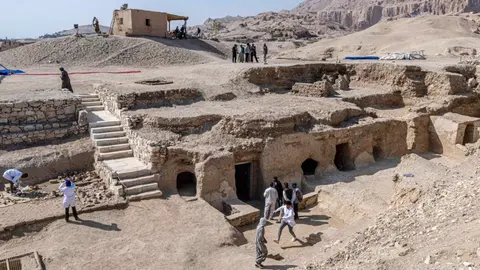 Egipto muestra al mundo tumbas de hace 3 mil 600 años de antigüedad