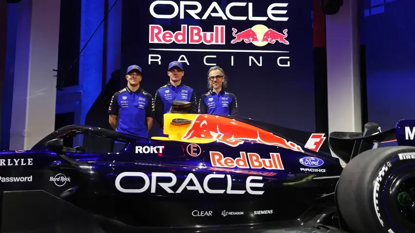 Red Bull presenta sus trajes de carrera para la Temporada 2026 de Fórmula 1 | RED BULL