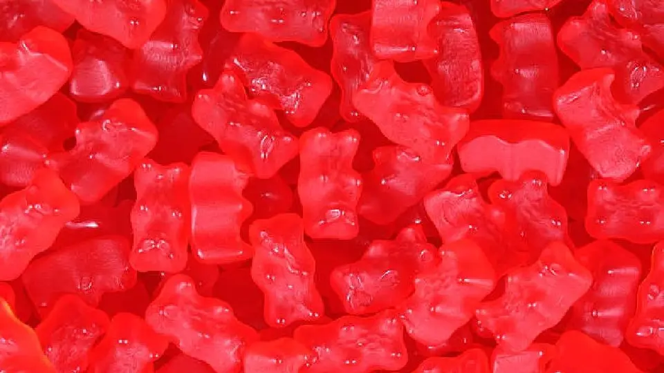 FDA prohíbe el colorante rojo número 3 en alimentos por tener relación con el cáncer