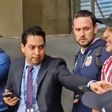 Aficionado de Chivas pidió la renuncia de Óscar García tras colarse a conferencia de prensa