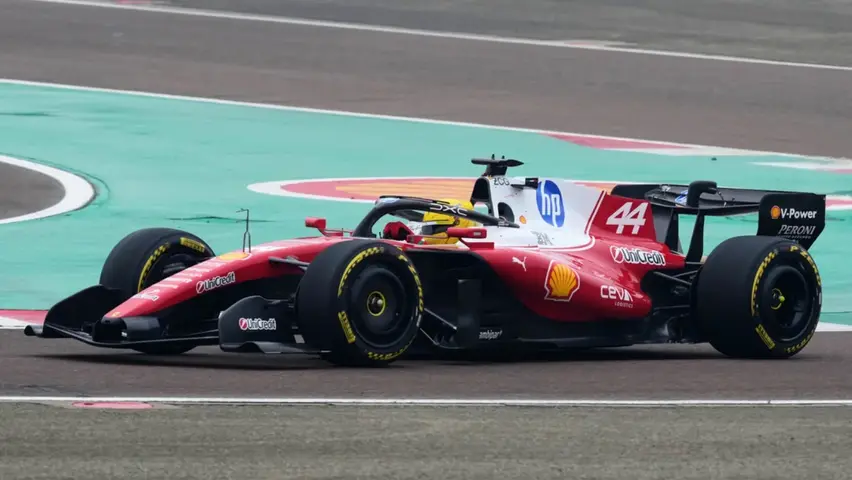 Ferrari presenta su nuevo monoplaza con "problemas" en pista | AP