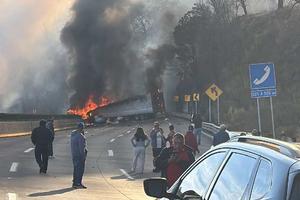 Accidente e incendio en carretera México-Puebla deja seis muertos