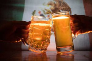 ¿Cerveza Corona y whisky Johnnie Walker se verán afectados por los aranceles? Esto sabemos