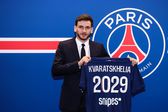 PSG confirma fichaje de Khvicha Kvaratskhelia; firma contrato hasta 2029