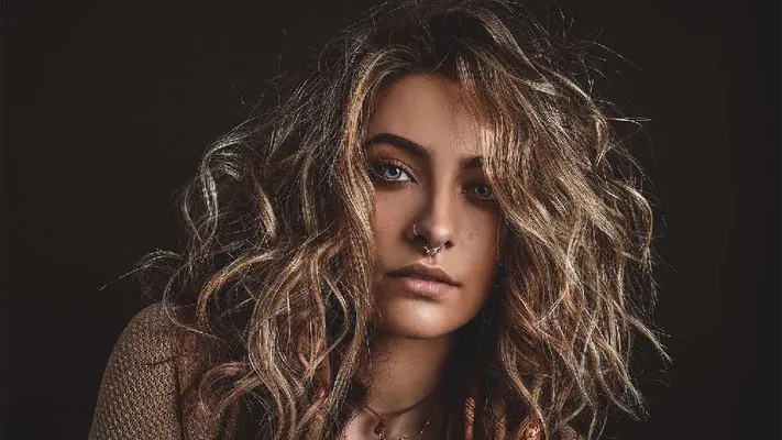 Paris Jackson revela problemas de adicciones: “Soy alcohólica y adicta a la heroína”