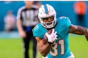 Miami Dolphins liberan al corredor Raheem Mostert y dos jugadores más