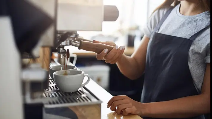 ¿SAT va por dueños de cafeterías, tienditas y salones de belleza? Esto sabemos