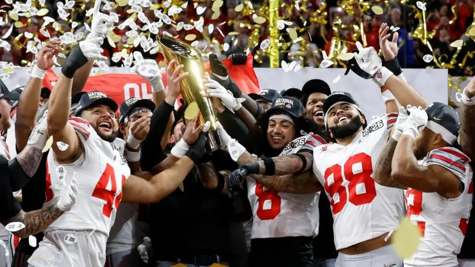 Ohio State se consagra campeón del futbol americano colegial tras vencer a Notre Dame