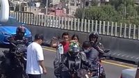 Motociclista salva a bebé con oxígeno atrapada en un bloqueo en la México-Pachuca