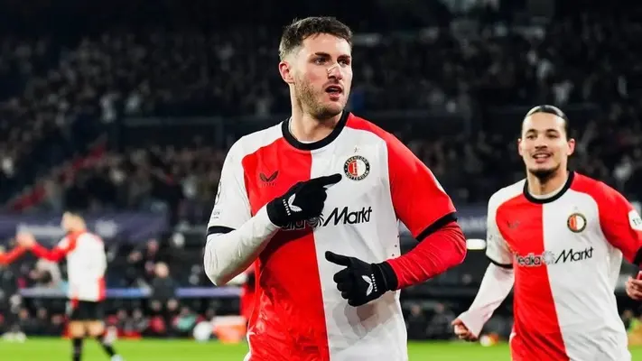 Santiago Giménez llega a Milan dentro del Top goleadores del 2025