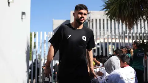 Alan Medina, ex de América y Toluca, le niega saludo a jugador de Gallos Blancos en partido de la Sub-23
