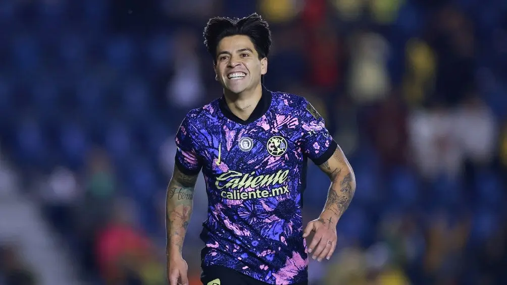 América 'presume' nuevo parche en el jersey de Víctor Dávila | IMAGO 7