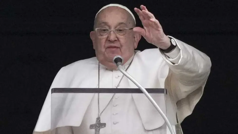 Papa Francisco califica como una “vergüenza” planes de deportación de Trump