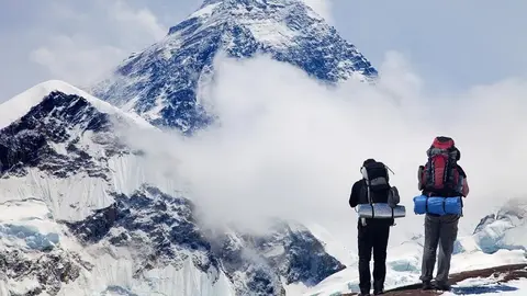 ¿Cuánto cuesta escalar el monte Everest con el nuevo aumento de su tarifa?