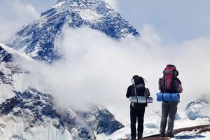 ¿Cuánto cuesta escalar el monte Everest con el nuevo aumento de su tarifa?