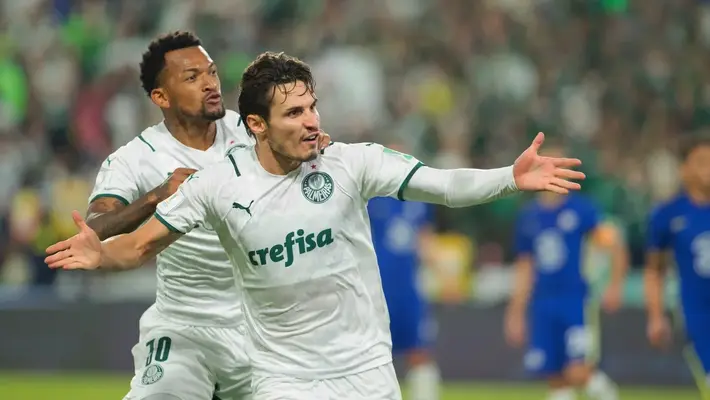 Raphael Veiga revela la importancia de Jardine y Paulo Victor en su fichaje con América