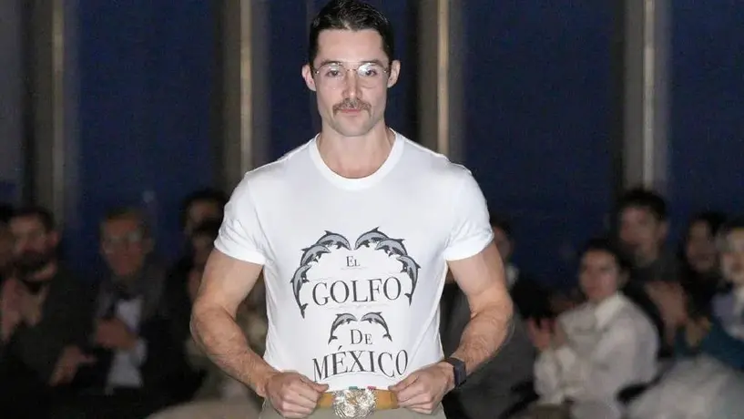 Camiseta "El Golfo de México" del diseñador Patricio Campillo en el New York Fashion Week