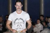 Camiseta "El Golfo de México" del diseñador Patricio Campillo en el New York Fashion Week