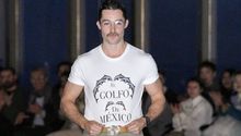 Camiseta "El Golfo de México" del diseñador Patricio Campillo en el New York Fashion Week