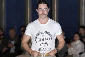 Camiseta "El Golfo de México" del diseñador Patricio Campillo en el New York Fashion Week