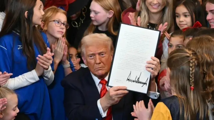 Donald Trump firma orden para prohibir a los atletas transgénero participar en deportes femeninos