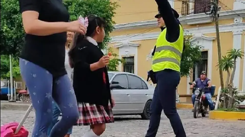 Auxilio Escolar 2025: Secundarias y Bachilleratos en CDMX tendrán vigilante especial en turno vespertino