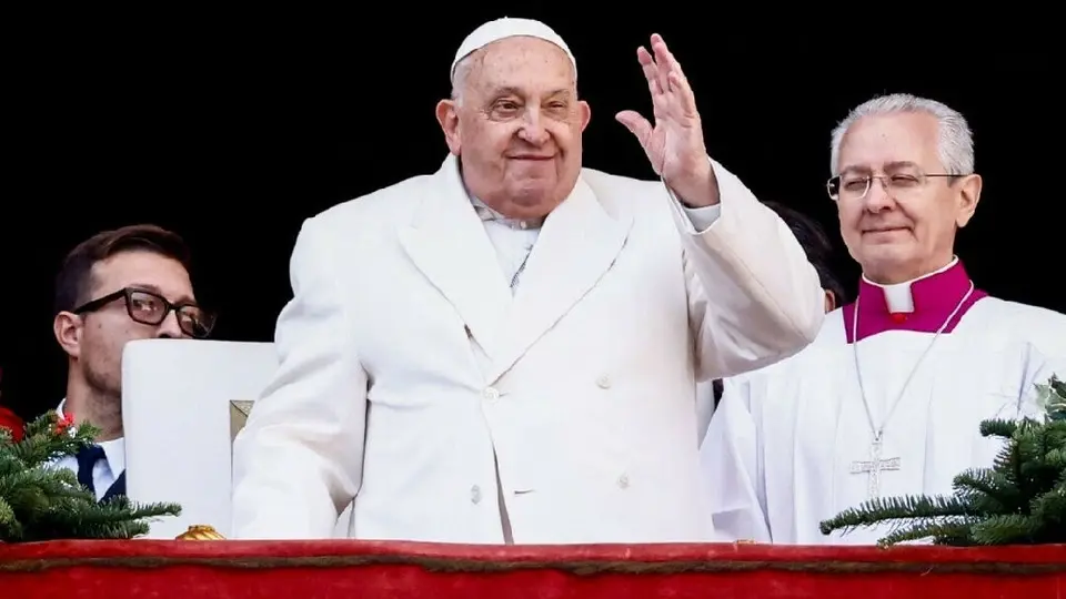 Papa Francisco da mensaje de Navidad: “Hay que silenciar los sonidos de las armas”