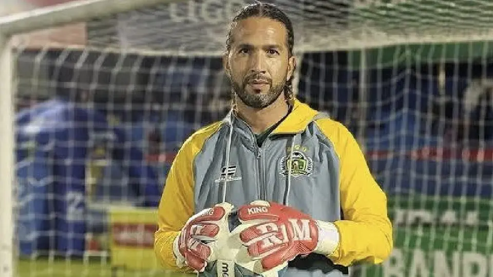 Portero sufre conmoción cerebral en pleno partido tras balonazo en el futbol de Guatemala