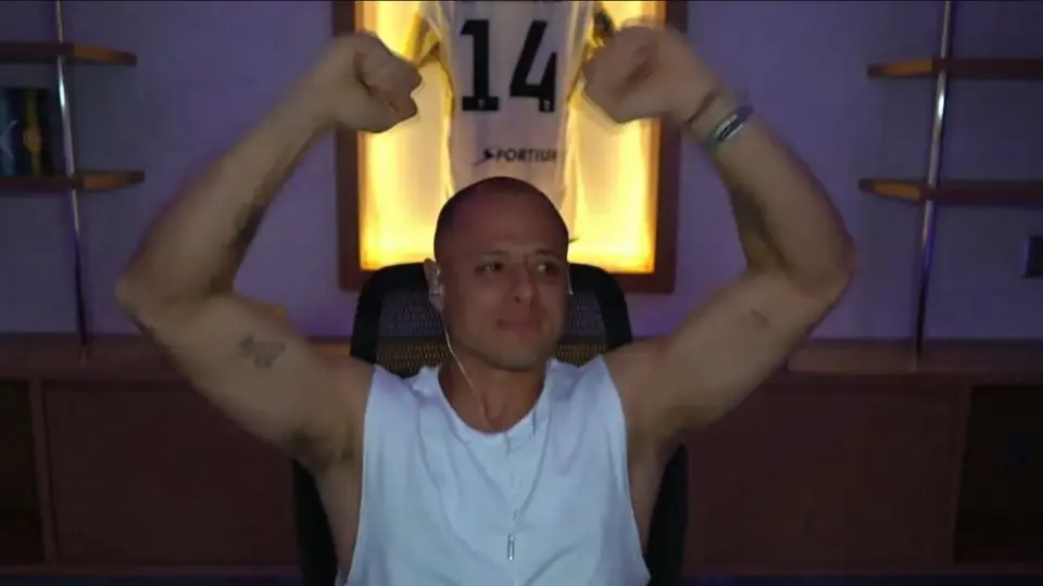 “Pregúntale a tu mamá” :Chicharito Hernández responde a usuario que le hizo pregunta incómoda