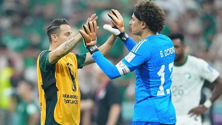 Sergio Canales y Memo Ochoa convencieron a Guardado a salir del retiro