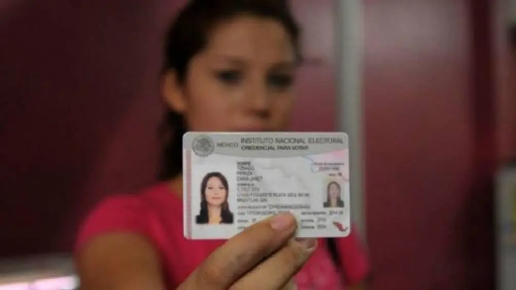 El nuevo modelo de credencial para votar comenzará a emitirse con cambios tecnológicos y de identidad a partir de 2026. / INE