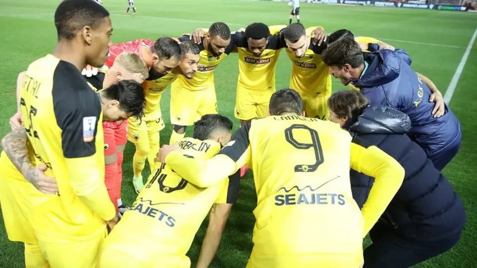 AEK de Orbelín Pineda gana al PAOK y continúa en la cima peleando por el título