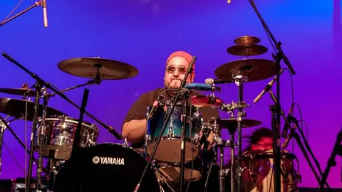 Luca Ortega, exbaterista de San Pascualito Rey, está en terapia intensiva y su familia pide ayuda