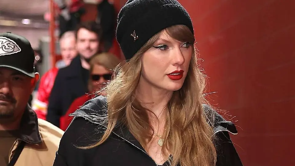 Taylor Swift y el costoso outfit para apoyar a Travis Kelce en el partido contra los Bills