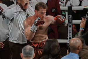 Canelo Álvarez en negociaciones para pelea con William Scull en mayo