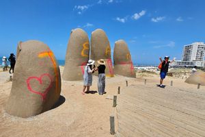 Vandalizan uno de los monumentos más famosos de Uruguay con mensaje a Cristiano Ronaldo
