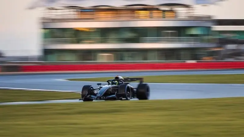 Checo Pérez durante su primer shakedown con Cadillac | X: @F1