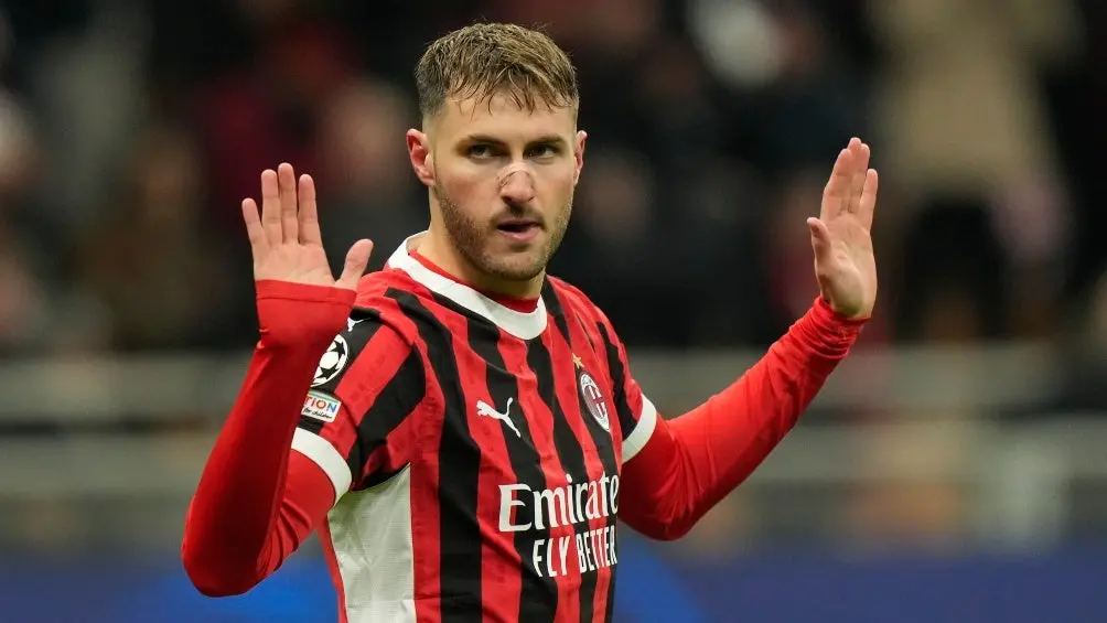 Santiago Giménez, jugador del AC Milan | AP
