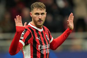 ¡Se acerca el regreso! DT del Milan revela ‘fecha’ del retorno de Santiago Giménez