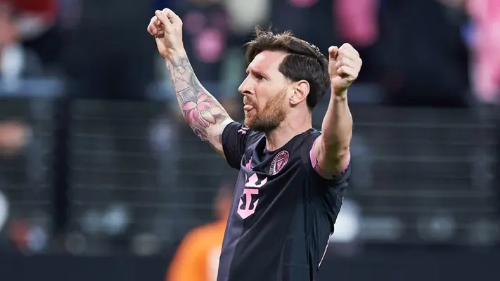 Messi se engancha con afición del América y le festeja el gol a la grada