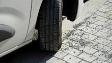 Tránsito CDMX: Esto debes pagar de multa si estacionas tu auto en la banqueta