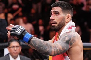 Ilia Topuria celebró con un pastel de cumpleaños el primer aniversario de su victoria en UFC 298