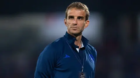 Iván Alonso se reúne en las gradas con la Sangre Azul previo al partido de La Máquina