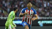 ¡Oficial! Alan Pulido regresa a Chivas