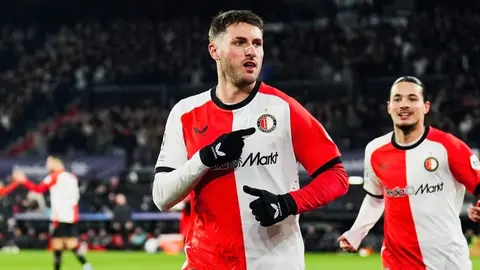Milan lanza oferta por Santiago Giménez con contrato de 3 años y medio