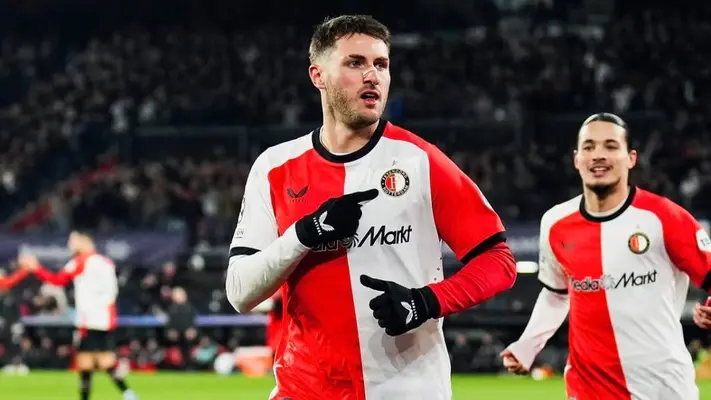Milan lanza oferta por Santiago Giménez con contrato de 3 años y medio